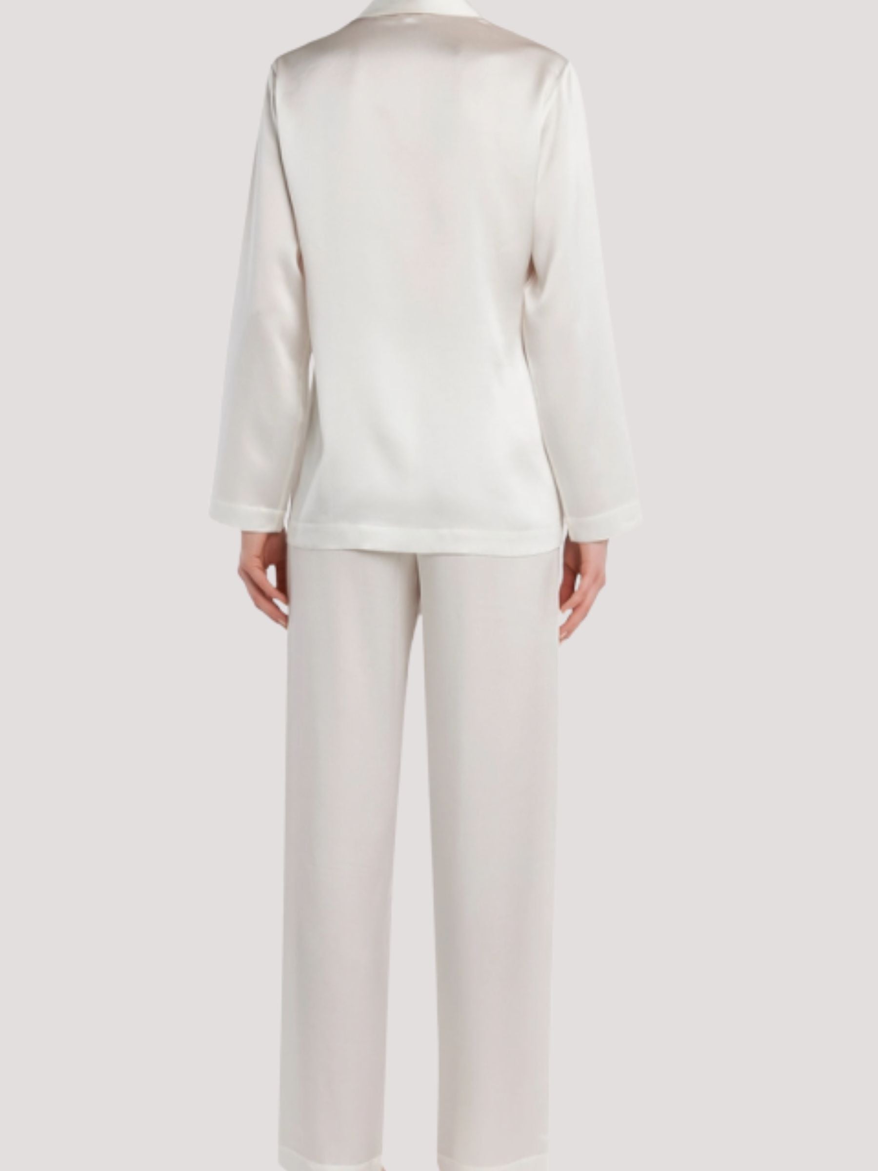 Pyjama en soie pour les femmes