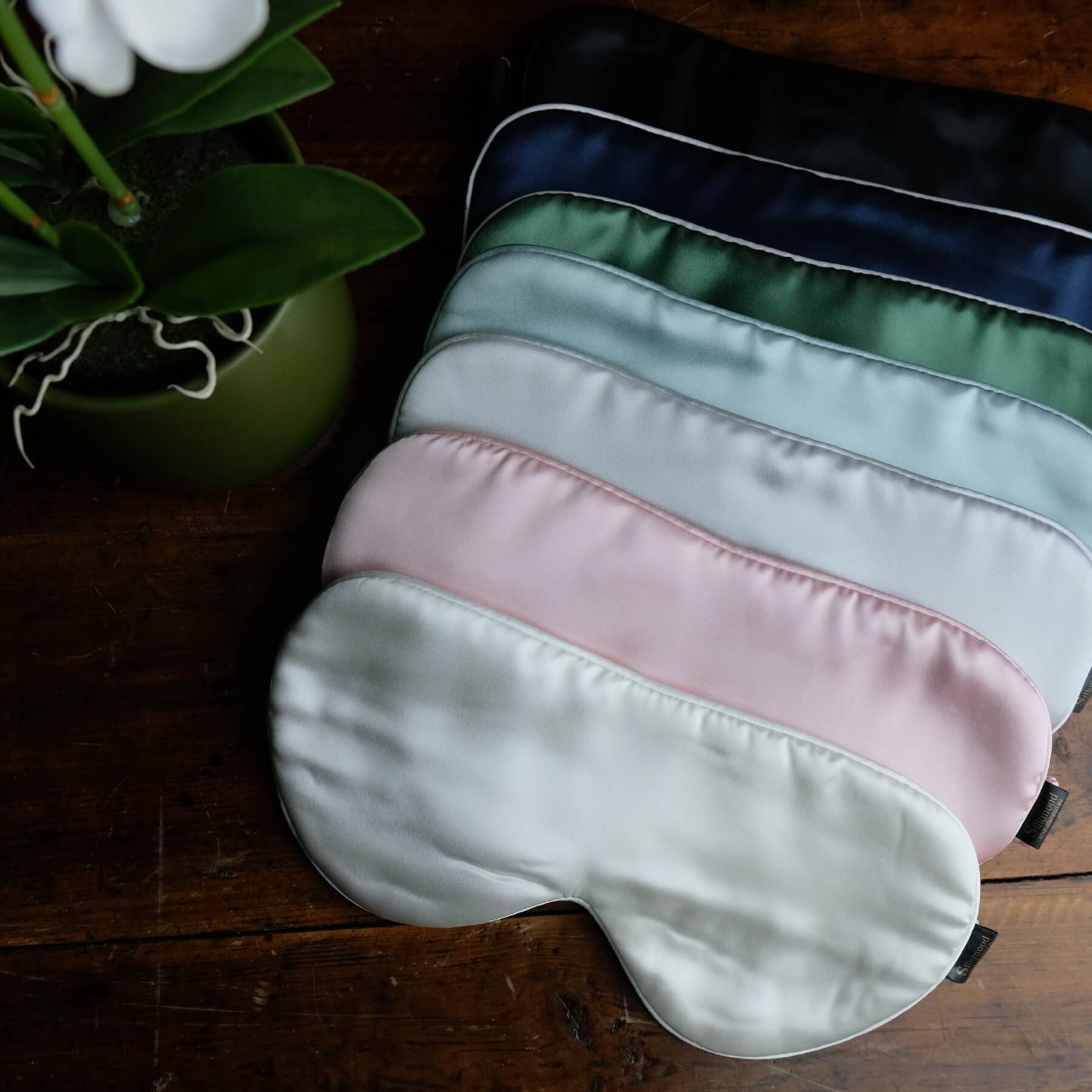 Zijden oogmasker met met zijde omhulde elastische band