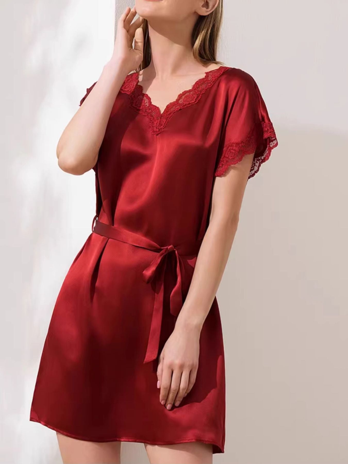 Zijden negligé met verstelbare bandjes