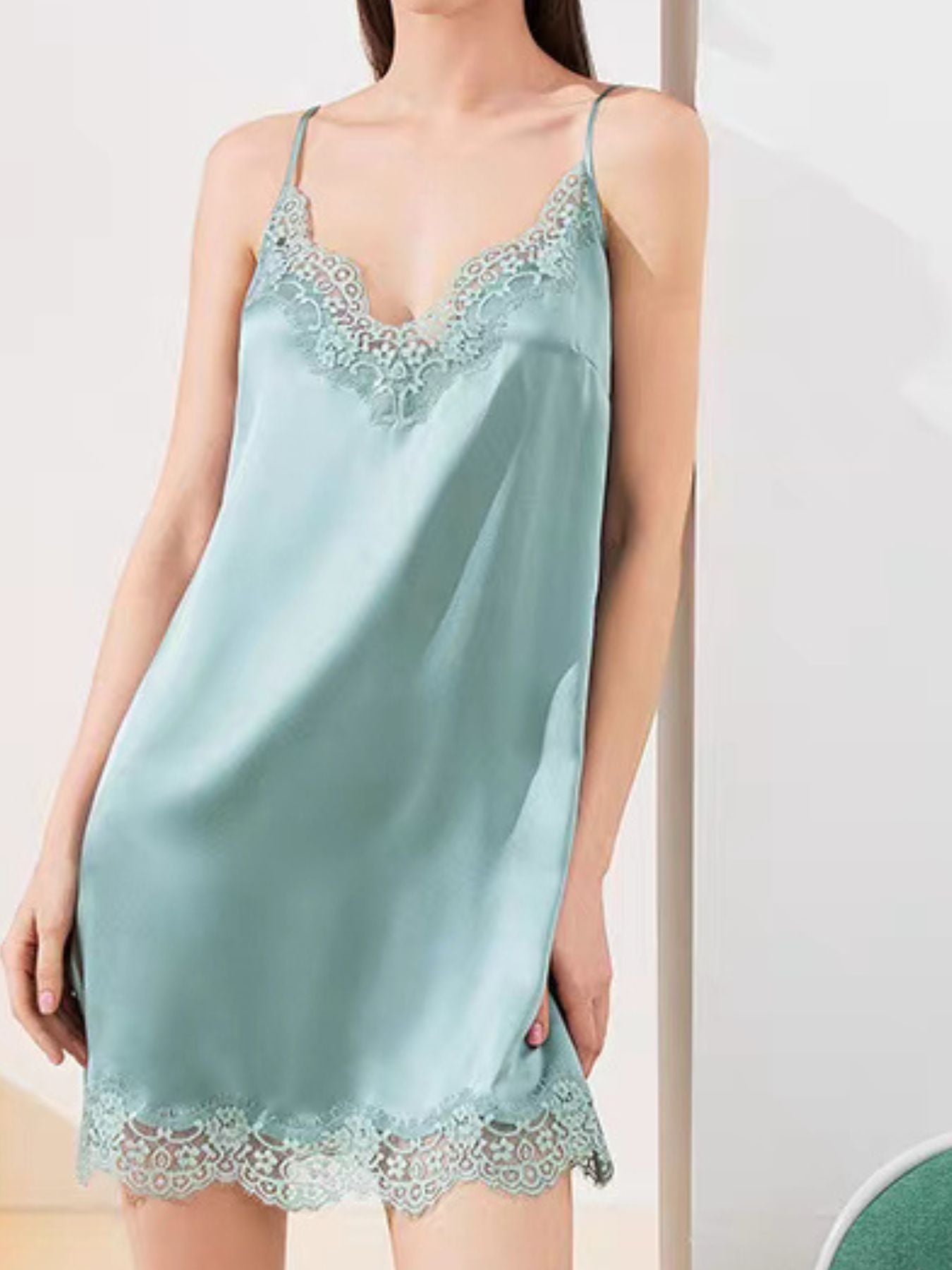 Zijden negligé met verstelbare bandjes