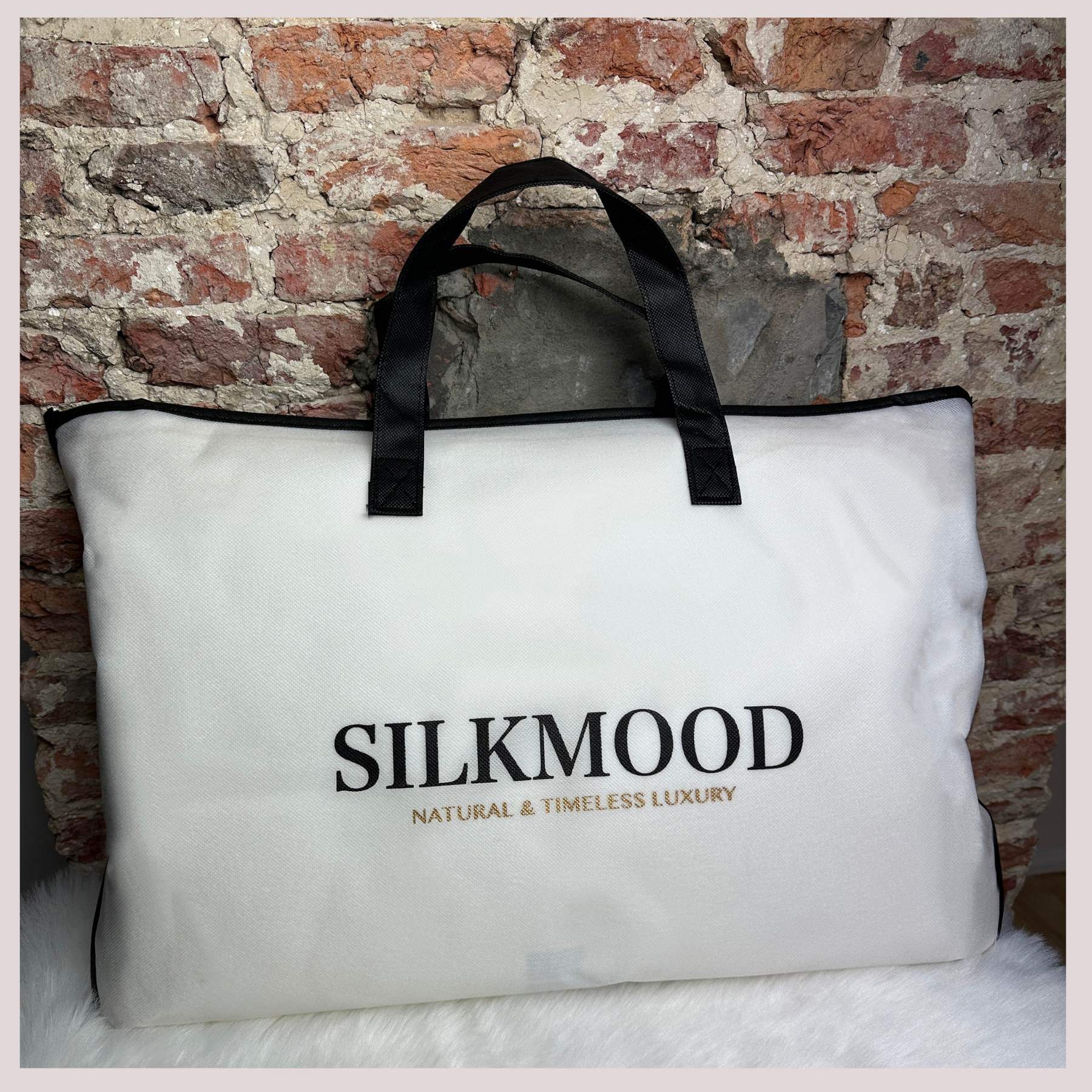 Zijden kussen met zijden hoes