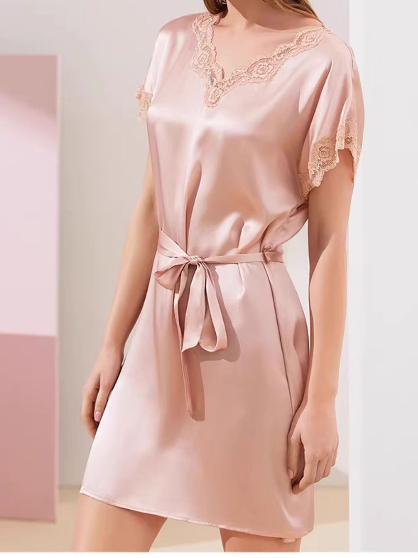 Zijden negligé met verstelbare bandjes