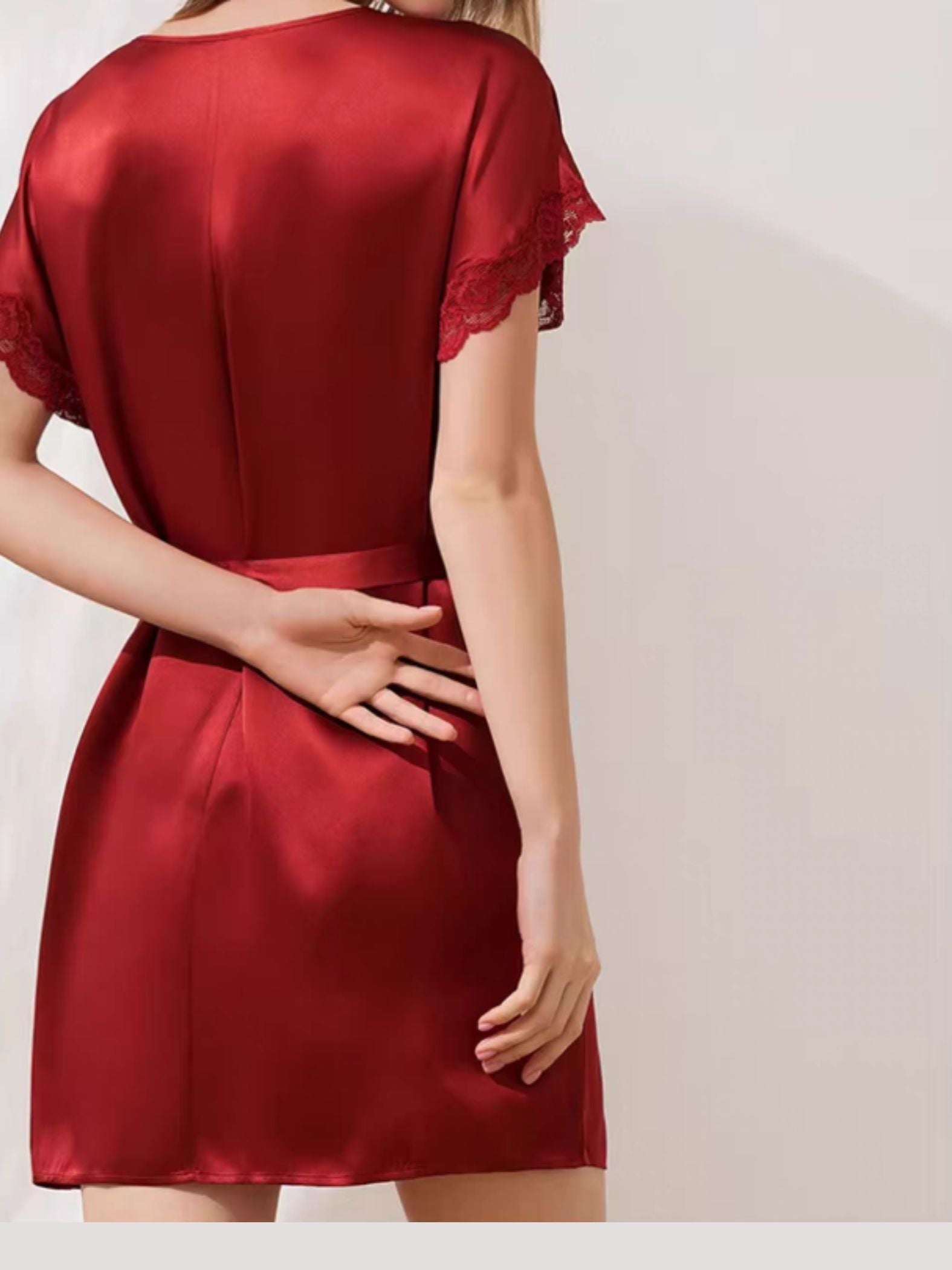 Zijden negligé met verstelbare bandjes