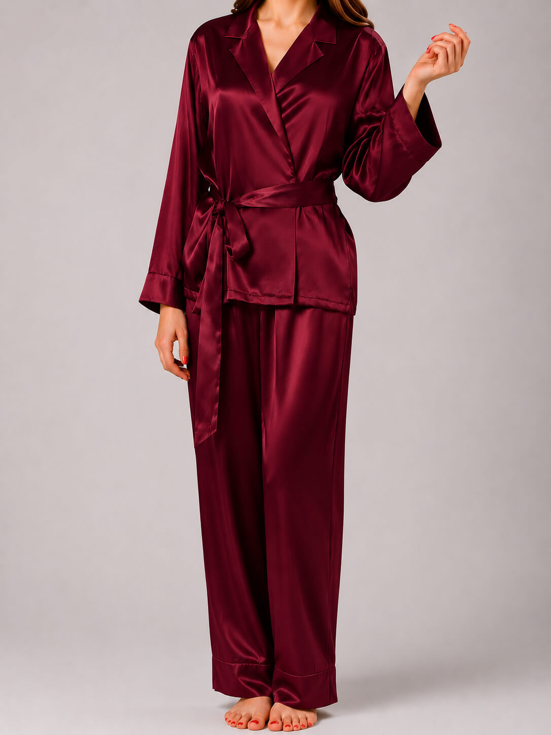 Zijden pyjamaset voor dames met ceintuur